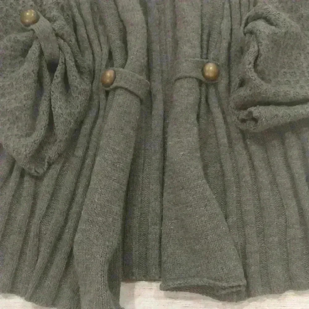 Carolyn Taylor Cardigan Sweater - Picture 3 of 9